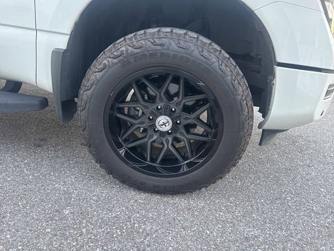 Used 2023 Nissan Titan SV w/ SV Convenience Package image 10