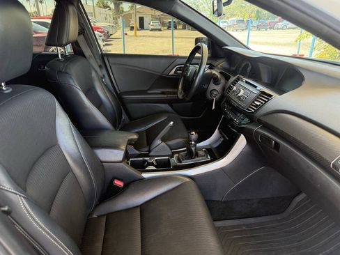 Used 2017 Honda Accord Sport image 11