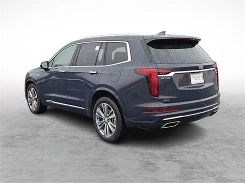 Used 2025 Cadillac XT6 Premium Luxury image 3