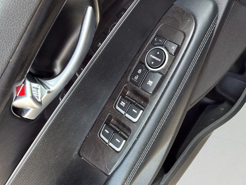 Used 2018 Kia Sorento FWD V6 image 21