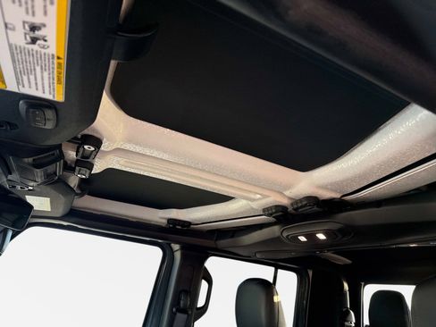 Certified 2025 Jeep Gladiator Rubicon w/ Safety Group image 33