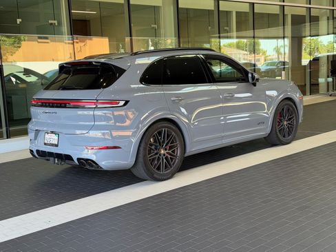 Certified 2025 Porsche Cayenne GTS AWD/4WD image 8