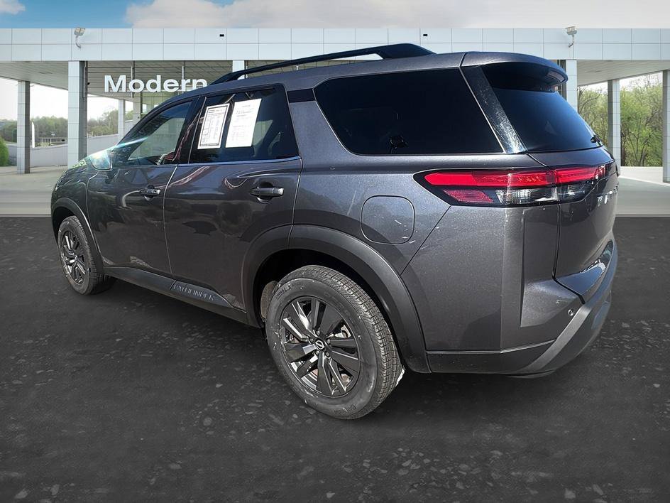 Certified 2025 Nissan Pathfinder SV FWD image 3