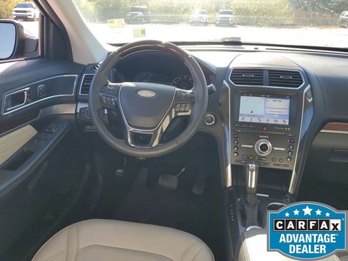 Used 2019 Ford Explorer Platinum image 16