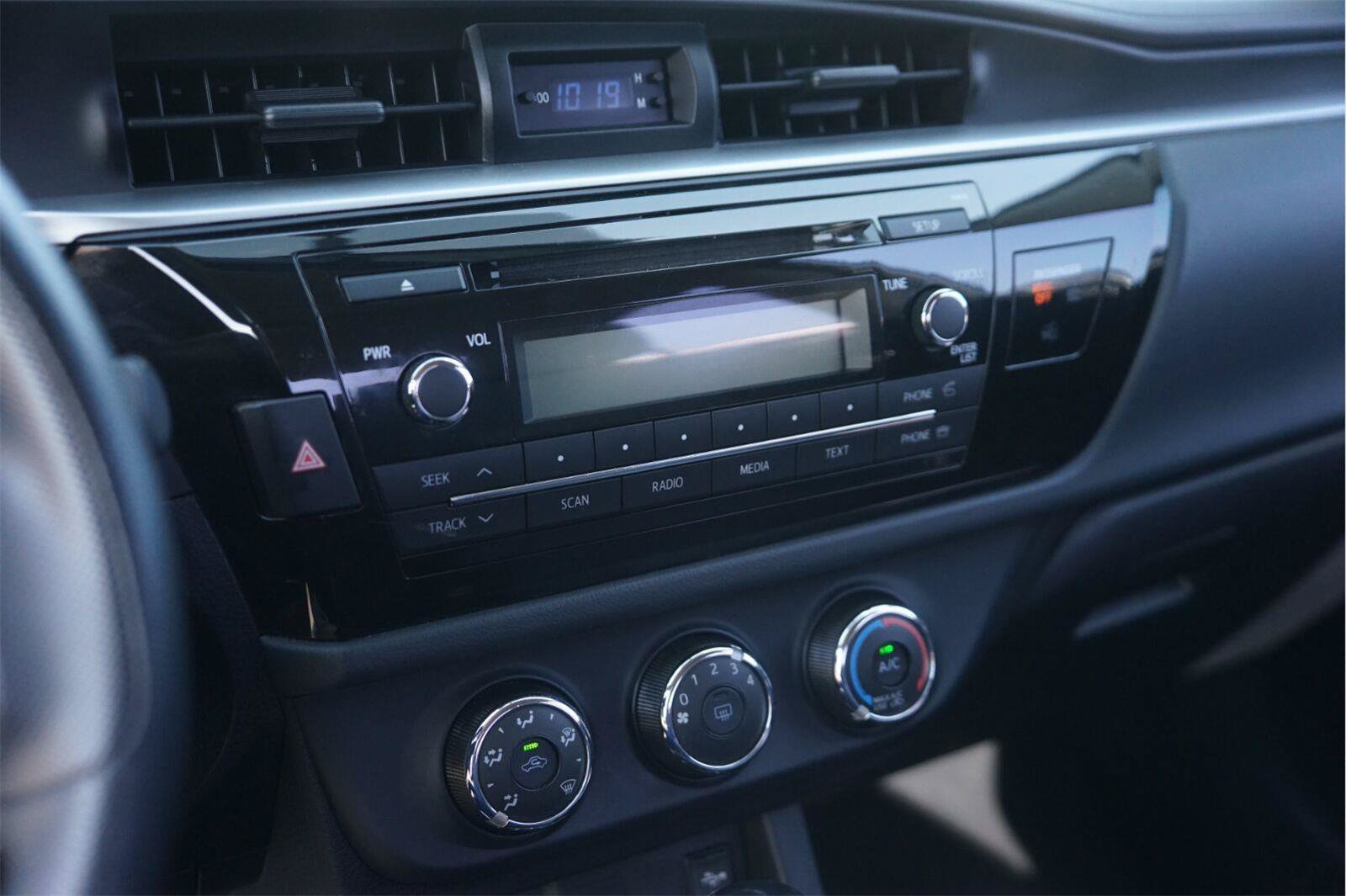 Used 2015 Toyota Corolla L FWD image 27