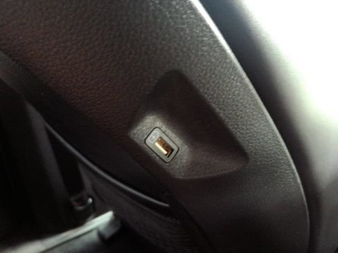 Used 2024 Kia Carnival EX FWD image 38