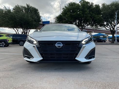 Used 2025 Nissan Altima 2.5 SV FWD image 4