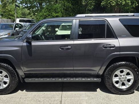 Used 2019 Toyota 4Runner SR5 AWD/4WD image 2