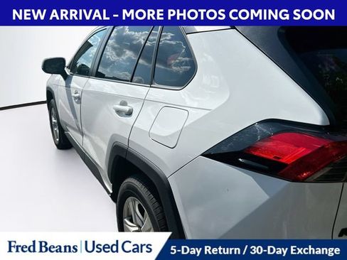 Used 2021 Toyota RAV4 XLE w/ Convenience Package AWD/4WD image 4