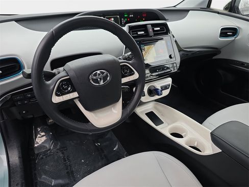 Used 2017 Toyota Prius Four image 20