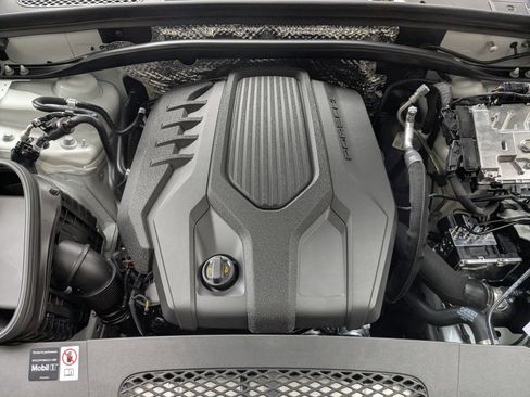 New 2026 Porsche Macan AWD/4WD image 28