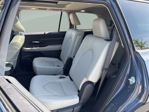 Certified 2024 Toyota Grand Highlander XLE image 32