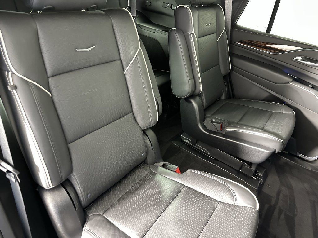 Used 2023 Cadillac Escalade Premium Luxury AWD/4WD image 31