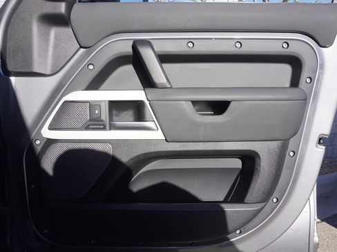 Used 2020 Land Rover Defender 110 SE image 21