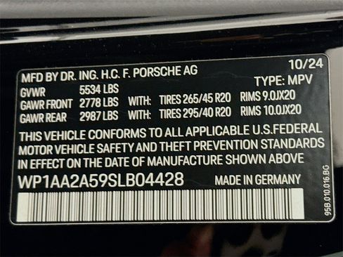 Used 2025 Porsche Macan image 36