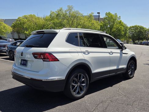 Used 2023 Volkswagen Tiguan SE image 5
