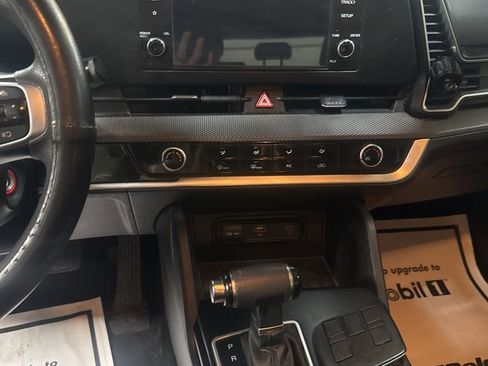 Used 2023 Kia Sportage LX image 8