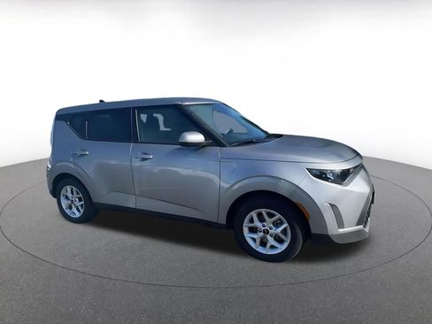 Used 2025 Kia Soul LX w/ LX Technology Package image 2