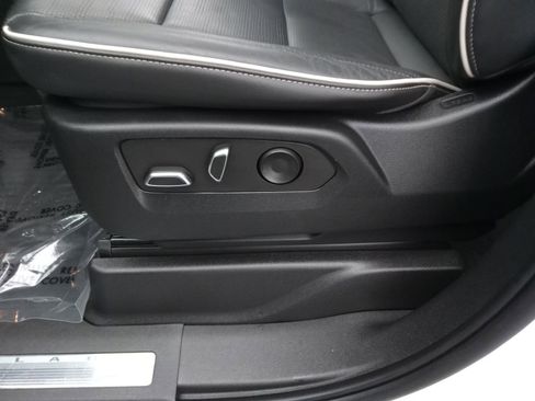 Used 2022 Cadillac Escalade Premium Luxury image 13