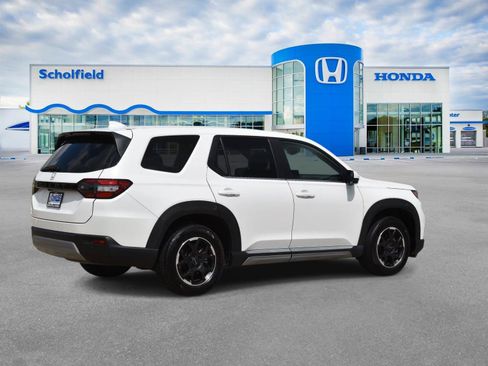 Used 2025 Honda Pilot EX-L image 2