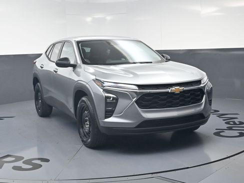 New 2026 Chevrolet Trax LS w/ Driver Confidence Package FWD image 3