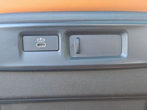 Used 2022 BMW X7 xDrive40i w/ M Sport Package image 31