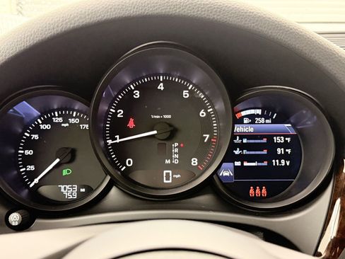 New 2025 Porsche Macan image 18