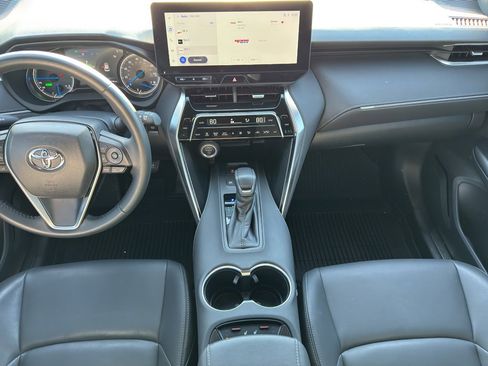 Used 2024 Toyota Venza Nightshade image 13