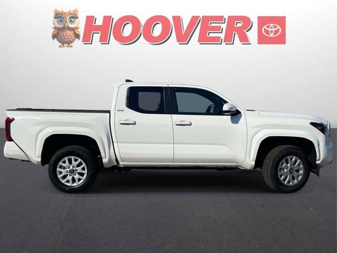 Used 2025 Toyota Tacoma SR5 AWD/4WD image 2