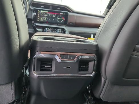 Used 2024 GMC Sierra 3500 Denali Ultimate image 38