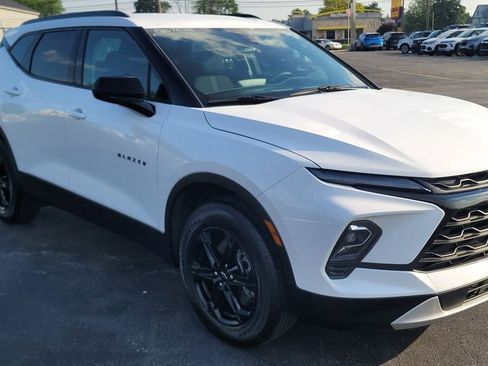 Used 2023 Chevrolet Blazer LT w/ Convenience Package FWD image 2