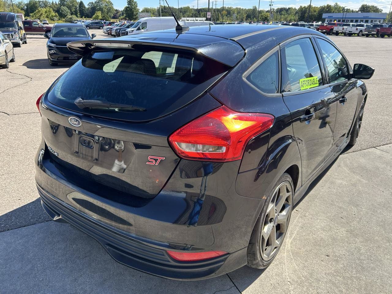 Used 2017 Ford Focus ST FWD image 5