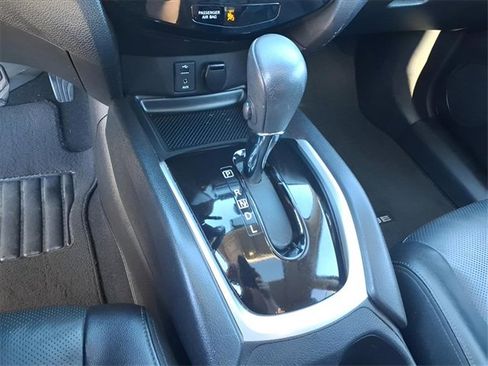 Used 2015 Nissan Rogue SL w/ SL Premium Package image 16