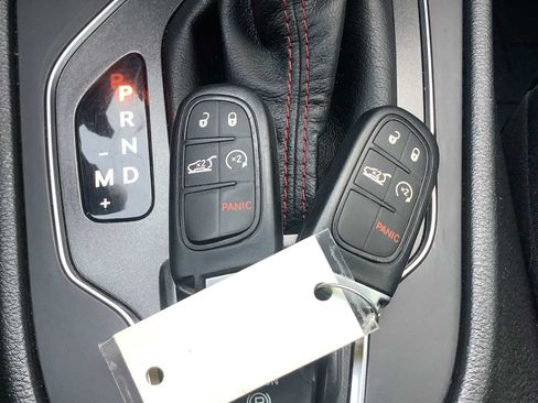 Used 2020 Jeep Cherokee Trailhawk w/ Comfort/Convenience Group AWD/4WD image 19