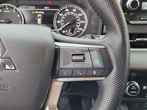 Used 2024 Mitsubishi Outlander SE image 26