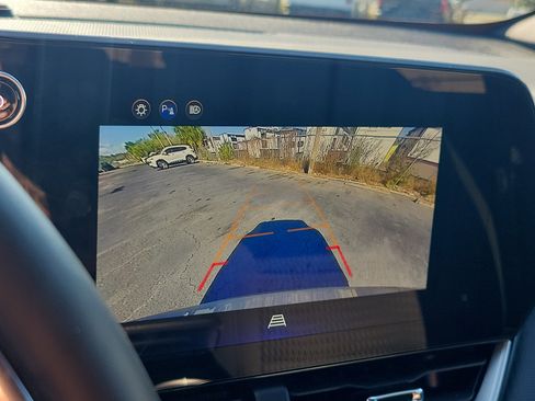 Used 2025 Chevrolet Equinox LT image 25