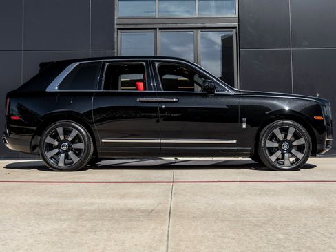 Used 2023 Rolls-Royce Cullinan image 20