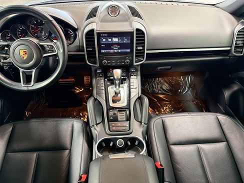 Used 2018 Porsche Cayenne image 20