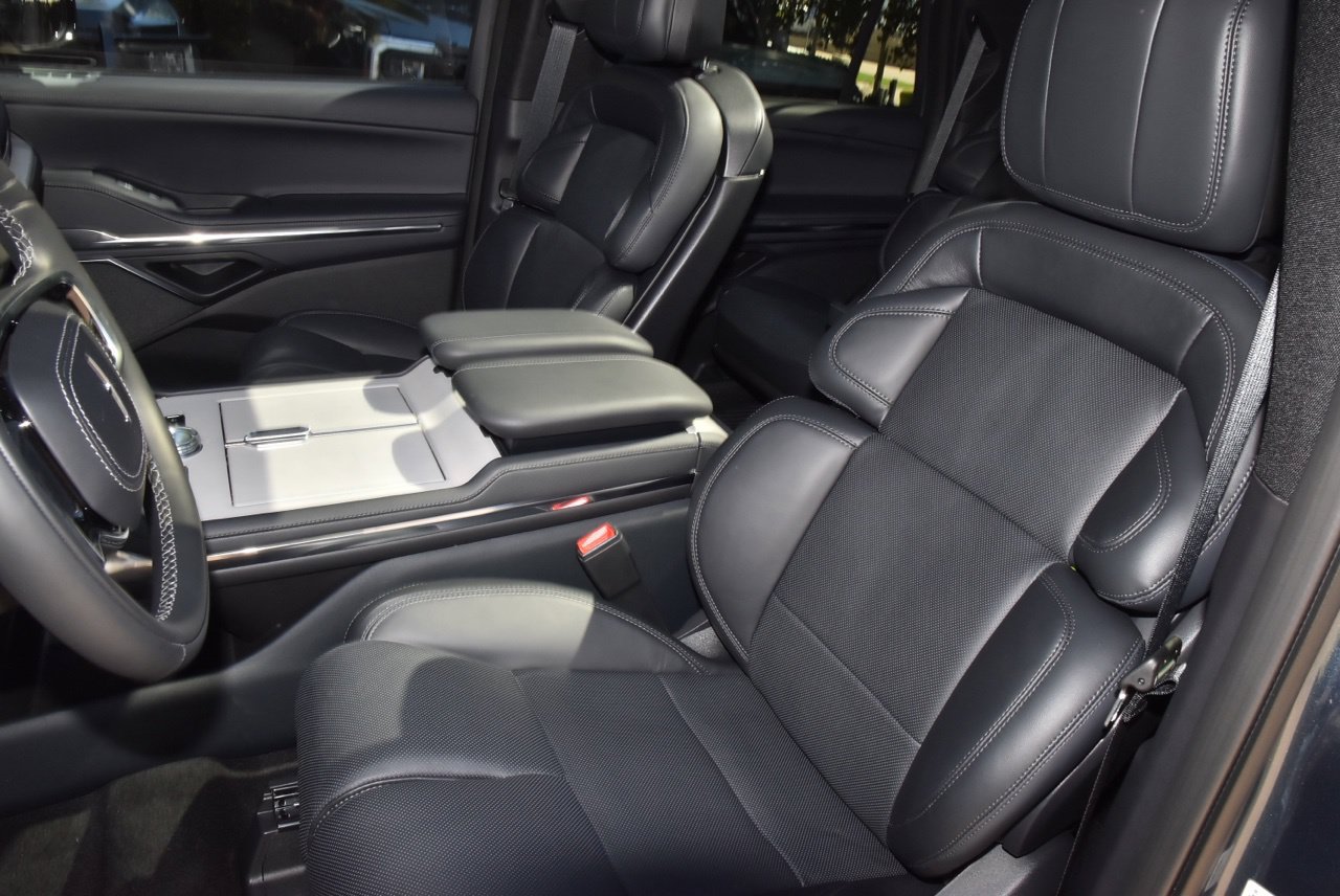 New 2027 Lincoln Navigator Reserve w/ Jet Appearance Package AWD/4WD image 36