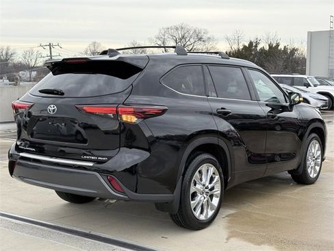 Certified 2025 Toyota Highlander Limited image 4