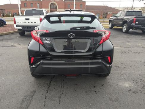 Used 2018 Toyota C-HR XLE image 7