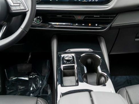 Used 2025 Buick Envision Preferred AWD/4WD image 16