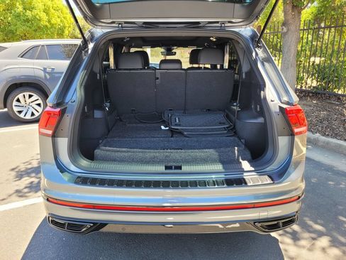 Used 2023 Volkswagen Tiguan SE R-Line FWD image 27