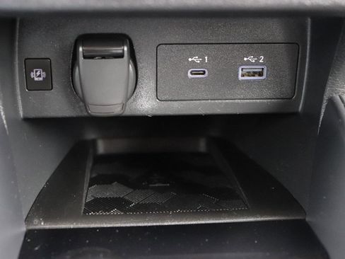 Used 2024 Nissan Versa SR FWD image 32