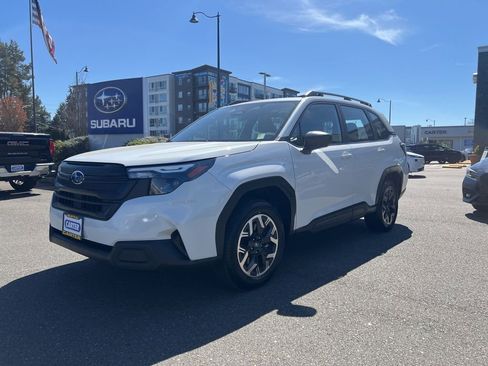 Used 2025 Subaru Forester image 3