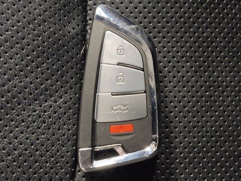 Used 2020 Jeep Cherokee Limited image 32