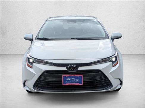 Used 2023 Toyota Corolla LE image 2
