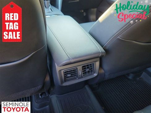 Used 2024 Toyota Venza Nightshade image 12