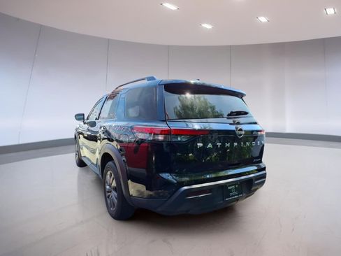 Used 2024 Nissan Pathfinder SV AWD/4WD image 3