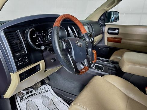 Used 2019 Toyota Sequoia Platinum AWD/4WD image 9